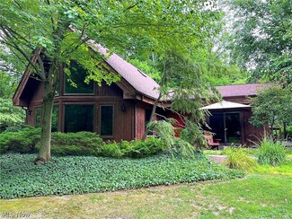 9715 Fox Meadow Ln, Chardon, OH 44024