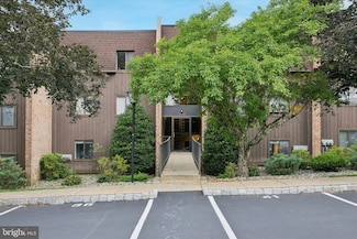 42 Hermitage Dr Unit T10, New Hope, PA 18938