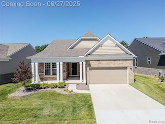 38731 Chasewood Ct, Farmington, MI 48335