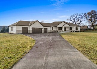 38W175 S Water Rd, Elgin, IL 60124