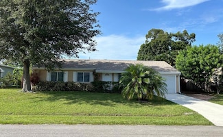 1652 SE Grapeland Ave, Port Saint Lucie, FL 34952