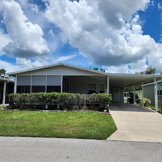 38203 Woodside Ln, Zephyrhills, FL 33542