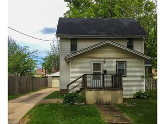 1144 Taylor St NW, Warren, OH 44485