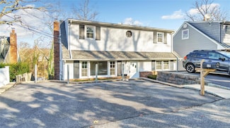 27 Potter Ln, Halesite, NY 11743