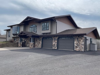 661 S Range Rd, Ironwood, MI 49938