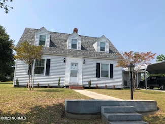 221 Riverside Dr, Sneads Ferry, NC 28460