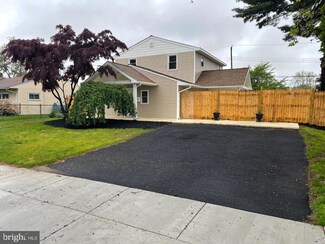 73 Old Brook Rd, Levittown, PA 19057