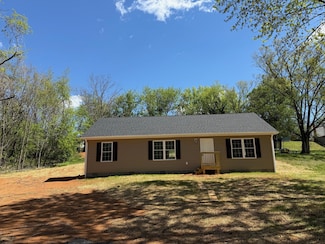 1800 Hardy Rd, Vinton, VA 24179
