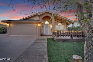 5733 Saplinas Rd, El Paso, TX 79932