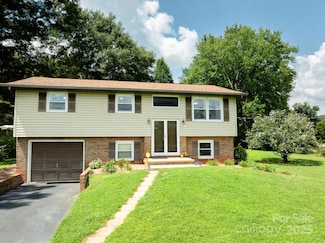 4671 Crystal St, Claremont, NC 28610