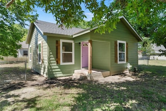 700 N Gresham St, Marlin, TX 76661