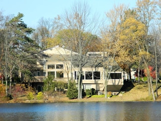 4949 Lake Bluff Rd, West Bloomfield, MI 48323
