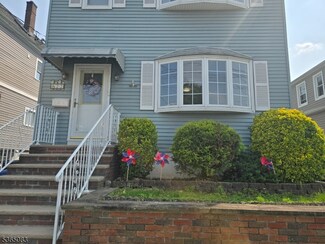 22 Van Dyke St, Wallington, NJ 07057