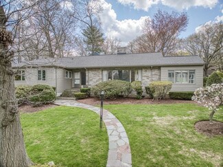 18 Apache Trail, Arlington, MA 02474
