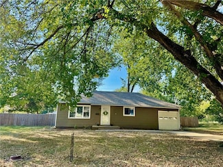 124 N Pine St, Gardner, KS 66030