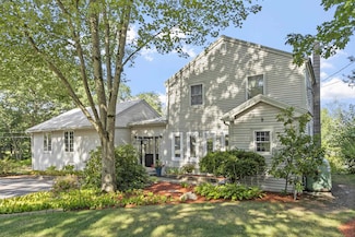 32 Main St, Kingston, NH 03848