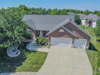 2242 Chatham Ct, Maryville, IL 62062