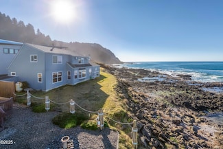 93 Gender Dr, Yachats, OR 97498