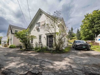98 High St, Hartford, VT 05059