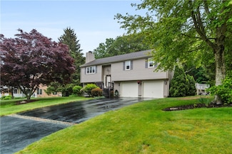 6 Lisa Ln, Bristol, RI 02809