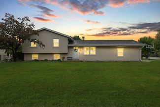 7501 S 72nd St, Franklin, WI 53132