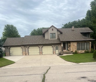 54 N Creek St, Hilbert, WI 54129
