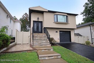 17 Holcomb Ave, Staten Island, NY 10312