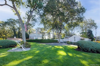 1 Canal Rd, Hampton Bays, NY 11946
