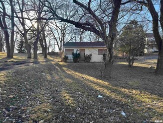 707 Audubon Dr, Pekin, IL 61554