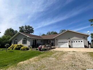10101 175th St, Elma, IA 50628