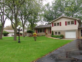 22736 Lahon Rd, Steger, IL 60475