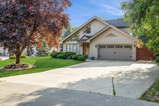 7450 Banks St, Justice, IL 60458