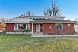 1520 Robinhood Ln, La Grange Park, IL 60526