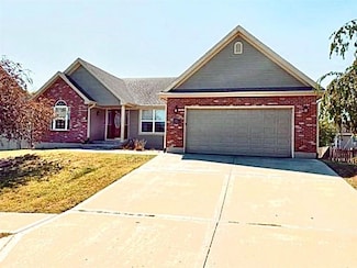 915 W 8th Ave, Kearney, MO 64060