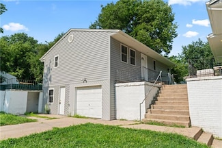 2204 S Cedar Ave, Independence, MO 64052