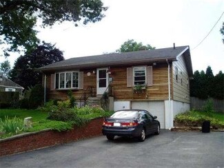 480 Freelove St, Fall River, MA 02720
