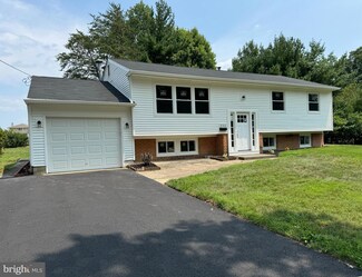 233 Woods Ln, Somerdale, NJ 08083