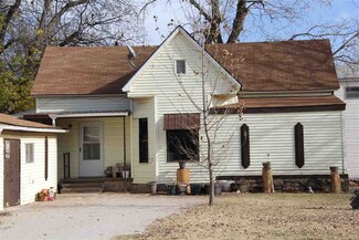 1102 N 9th St, Perry, OK 73077