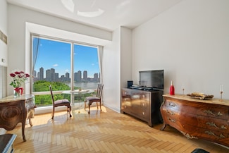 845 United Nations Plaza Unit 11C, New York, NY 10017