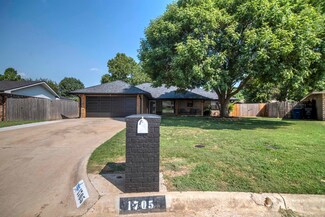 1705 Clover Cir, Duncan, OK 73533