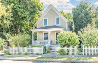 87 Ash St, Portsmouth, NH 03801