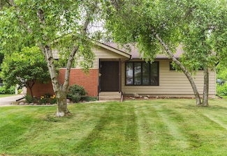 2217 Meadow Ln, West Des Moines, IA 50265