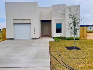 6709 El Freno Ln, Laredo, TX 78043