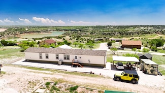 110 W Lobo Dr, Silverton, TX 79257