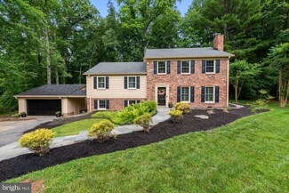 9101 Charred Oak Dr, Bethesda, MD 20817