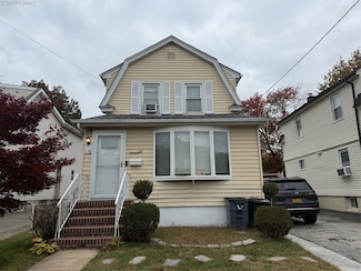 58 Centre St, Woodmere, NY 11598