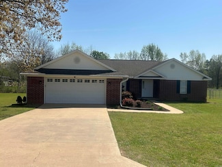 105 Centerview Cir, Searcy, AR 72143