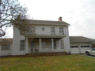 697 Lincoln Ave, Bentleyville, PA 15314