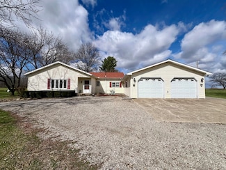 20038 N County Road 2350e, Oakland, IL 61943