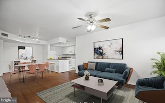 3315 Wyndham Cir Unit 1221, Alexandria, VA 22302